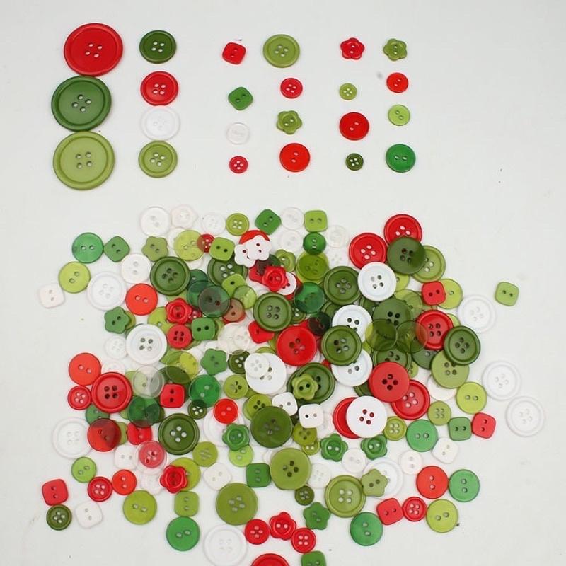 聖誕色系 鈕釦三色混合出約280顆 聖誕鈕扣 聖誕鈕扣 三色混合 聖誕鈕扣 聖誕扣子 鈕扣 聖誕勞作 聖誕手作 聖誕小物-細節圖4