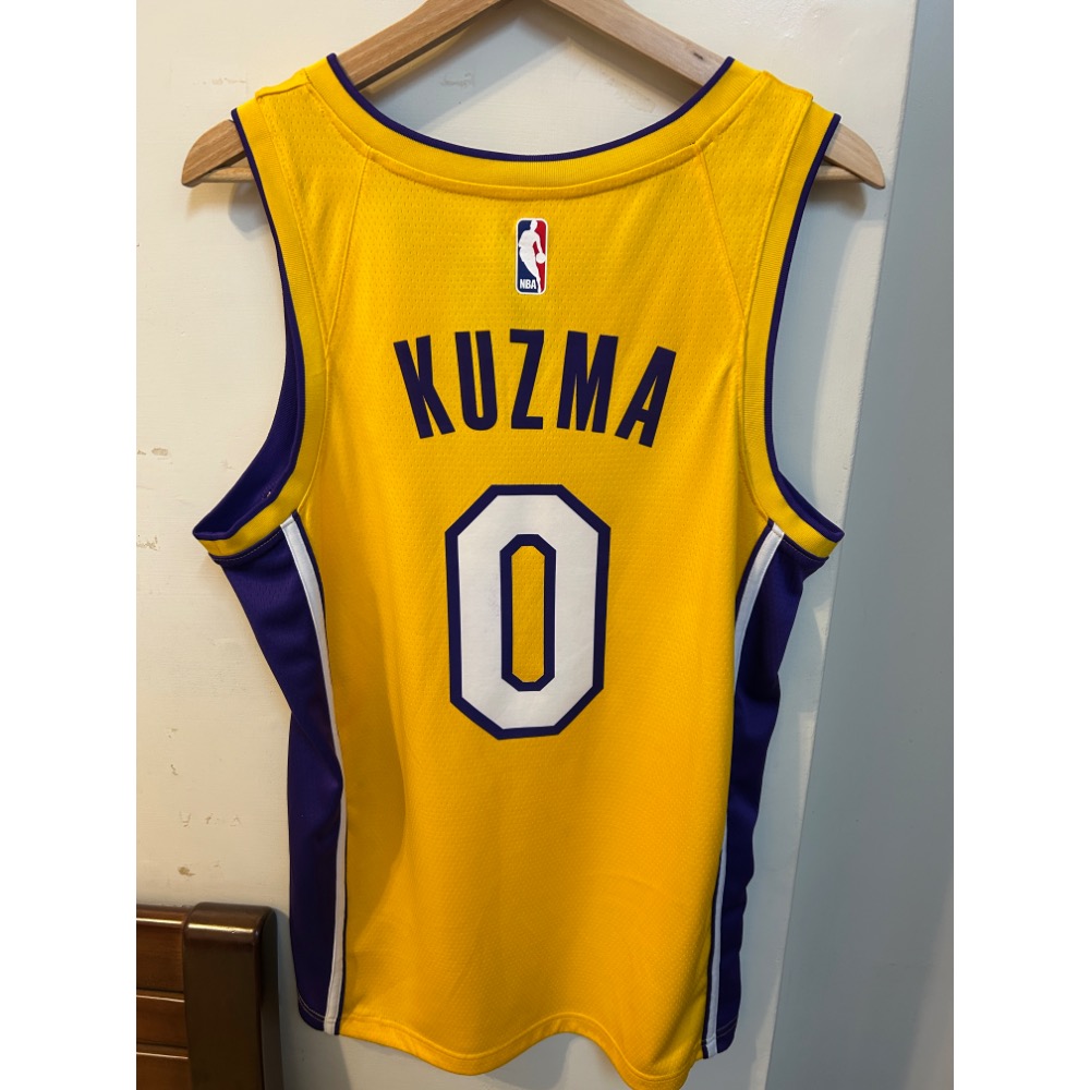 Kyle Kuzma 湖人黃含贊助標-細節圖2