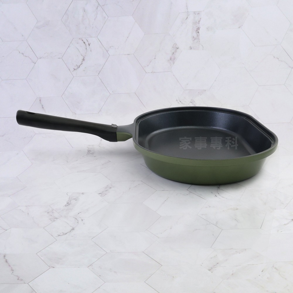 outdoor家事專科 日本和平FREIZ 橢圓型不沾平底鍋 32cm 煎魚  直火專用不沾鍋 軍綠 RB-1212-細節圖10