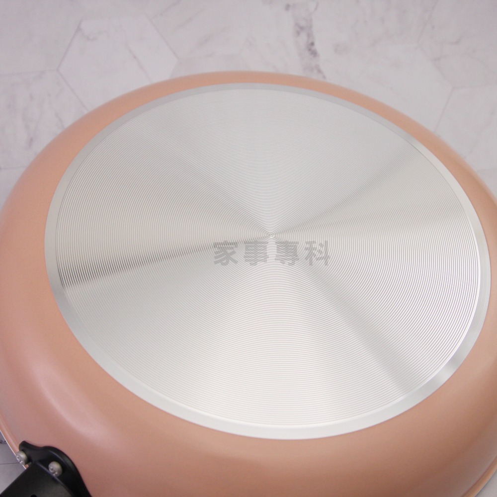 outdoor家事專科 日本和平FREIZ 輕量不沾平底煎鍋 32CM 直火專用 微深平底鍋 粉橘 RB-1529-細節圖4