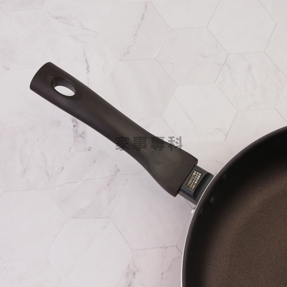 outdoor家事專科 日本和平FREIZ 輕量不沾平底煎鍋 32CM 直火專用 微深平底鍋 粉橘 RB-1529-細節圖6