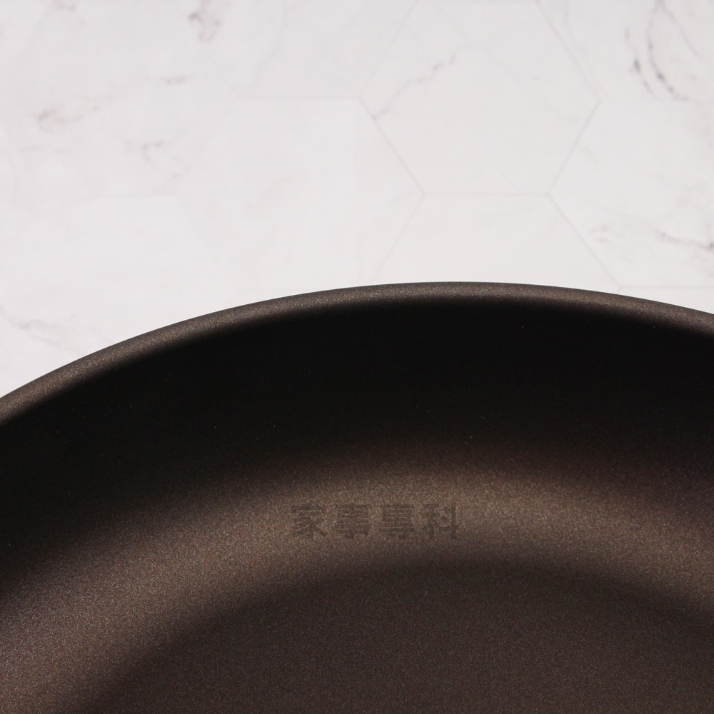 outdoor家事專科 日本和平FREIZ 輕量不沾平底煎鍋 32CM 直火專用 微深平底鍋 粉橘 RB-1529-細節圖8