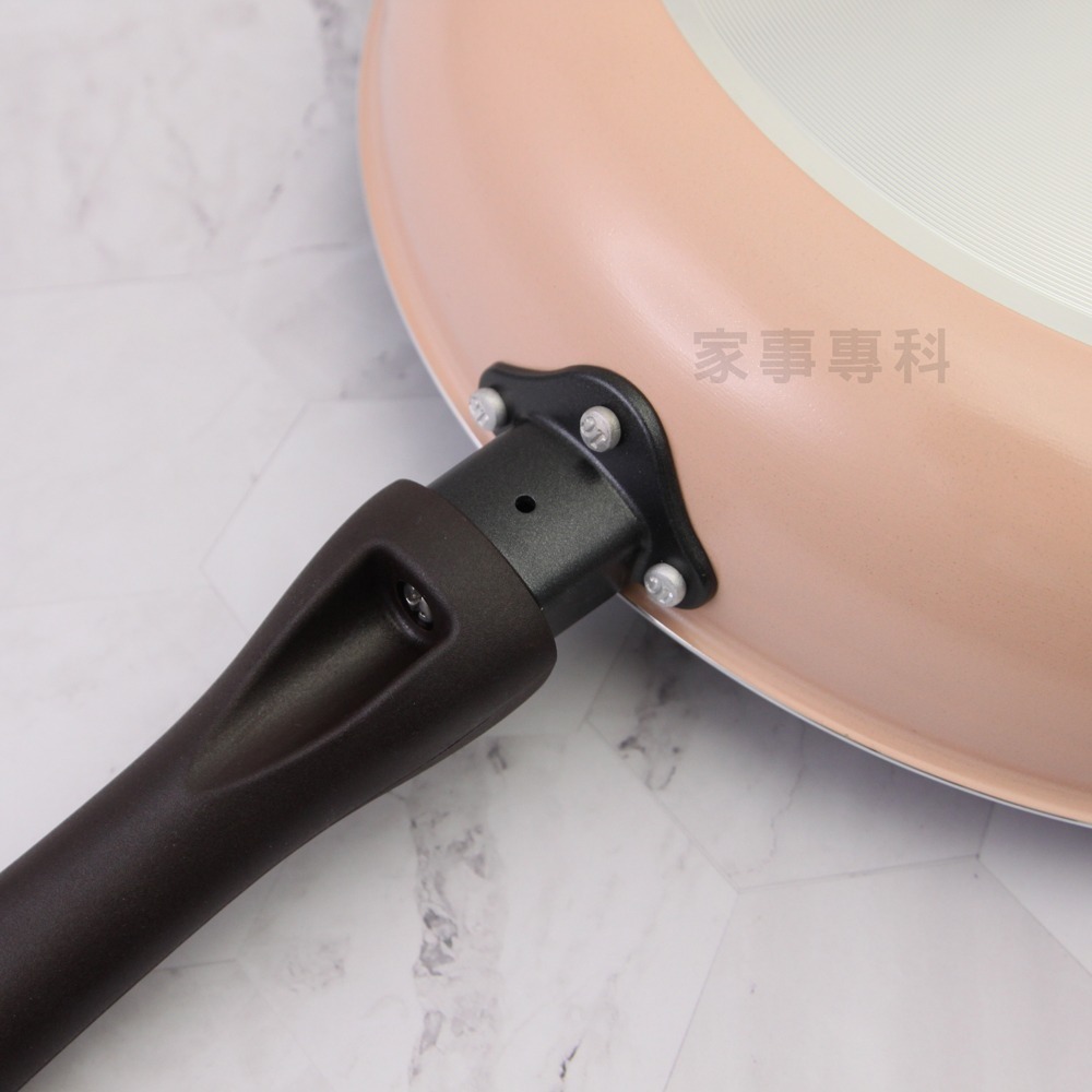 outdoor家事專科 日本和平FREIZ 輕量不沾平底煎鍋 32CM 直火專用 微深平底鍋 粉橘 RB-1529-細節圖7