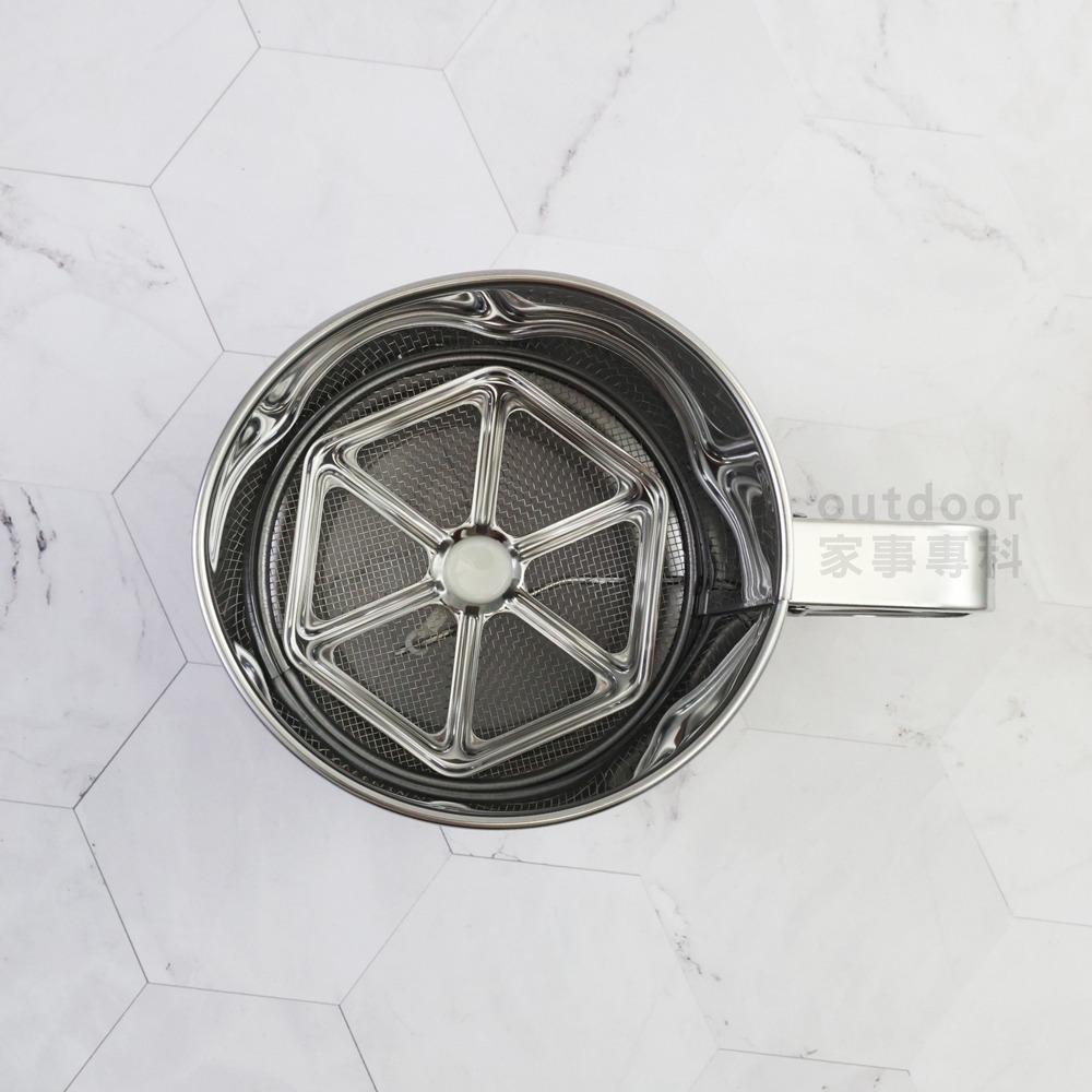 outdoor家事專科 日本製 貝印KAI 不銹鋼手壓式麵粉篩杯 10cm 手搖麵粉篩 粉篩 麵粉 按壓 DL-6262-細節圖4