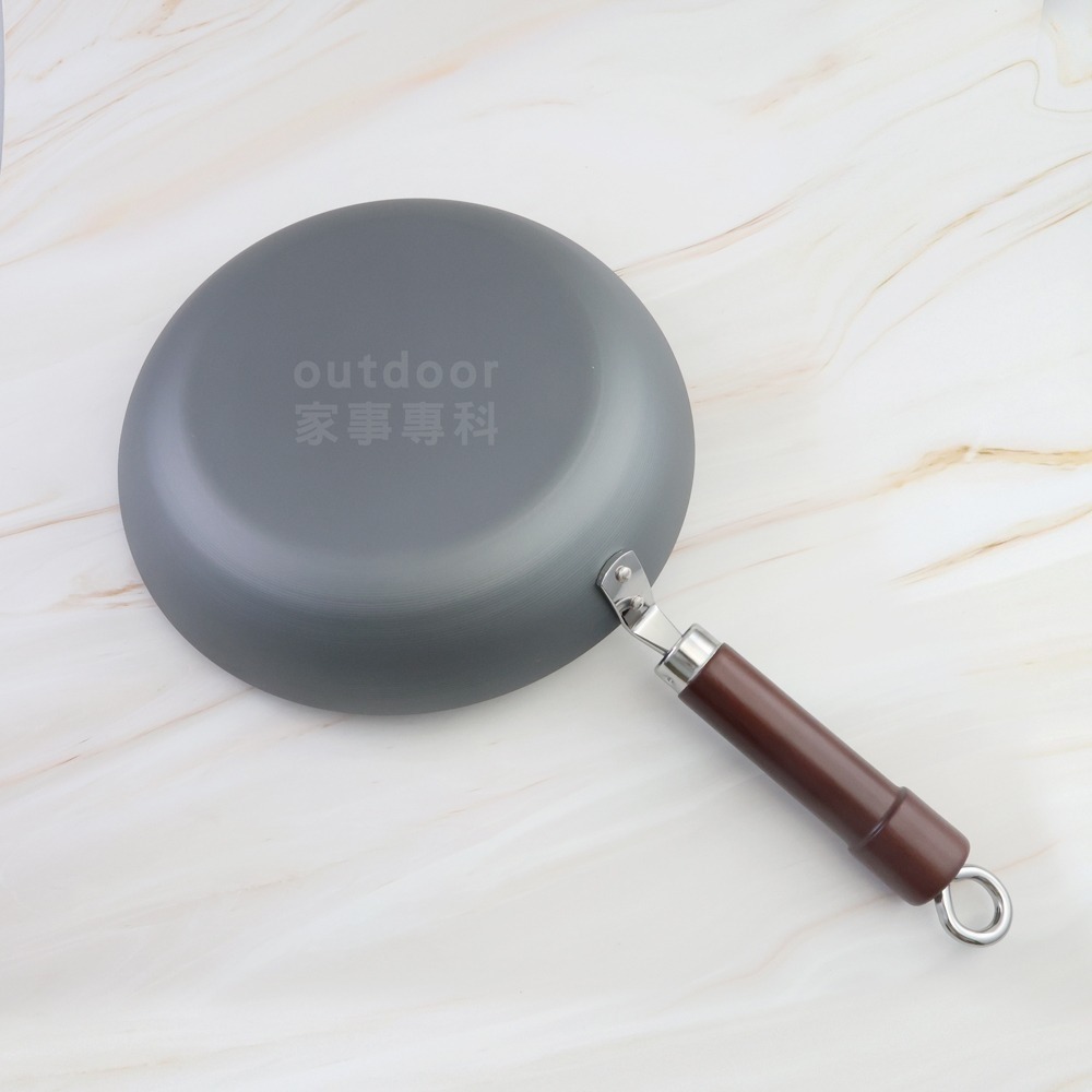 outdoor家事專科 日本製 KIWAME 極鐵平底鍋 26cm 深色手把窒化不易生銹 鐵鍋 RT-2726-細節圖4