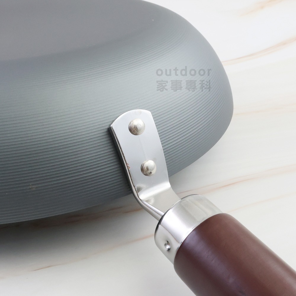 outdoor家事專科 日本製 KIWAME 極鐵平底鍋 26cm 深色手把窒化不易生銹 鐵鍋 RT-2726-細節圖7