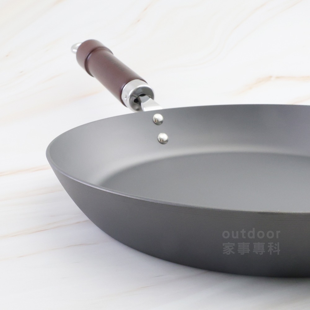 outdoor家事專科 日本製 KIWAME 厚板極鐵平底煎鍋 26CM 深色手把 鐵鍋 RT-3026-細節圖3