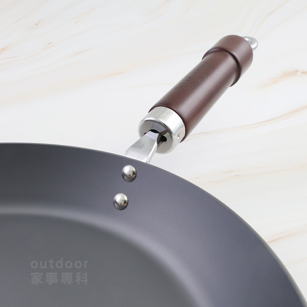 outdoor家事專科 日本製 KIWAME 厚板極鐵平底煎鍋 26CM 深色手把 鐵鍋 RT-3026-細節圖5