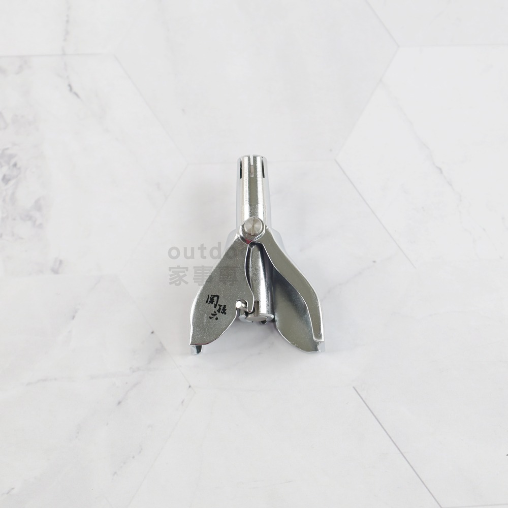 outdoor家事專科 日本製 貝印KAI 關孫六 手動旋轉鼻毛剪 迴轉式 修鼻毛 鼻毛修剪器 附清潔刷-細節圖3