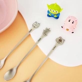 《愛吃鬼阿麥》玩具總動員限定版 ３０４不鏽鋼 罐罐專用湯匙 挖罐神器 挖罐湯匙 湯匙 攪拌棒-細節圖3