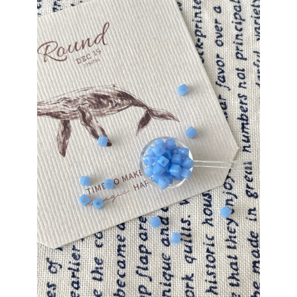 B001-現貨-2mm玻璃方糖珠 水藍、鮮紅，翠綠-細節圖2