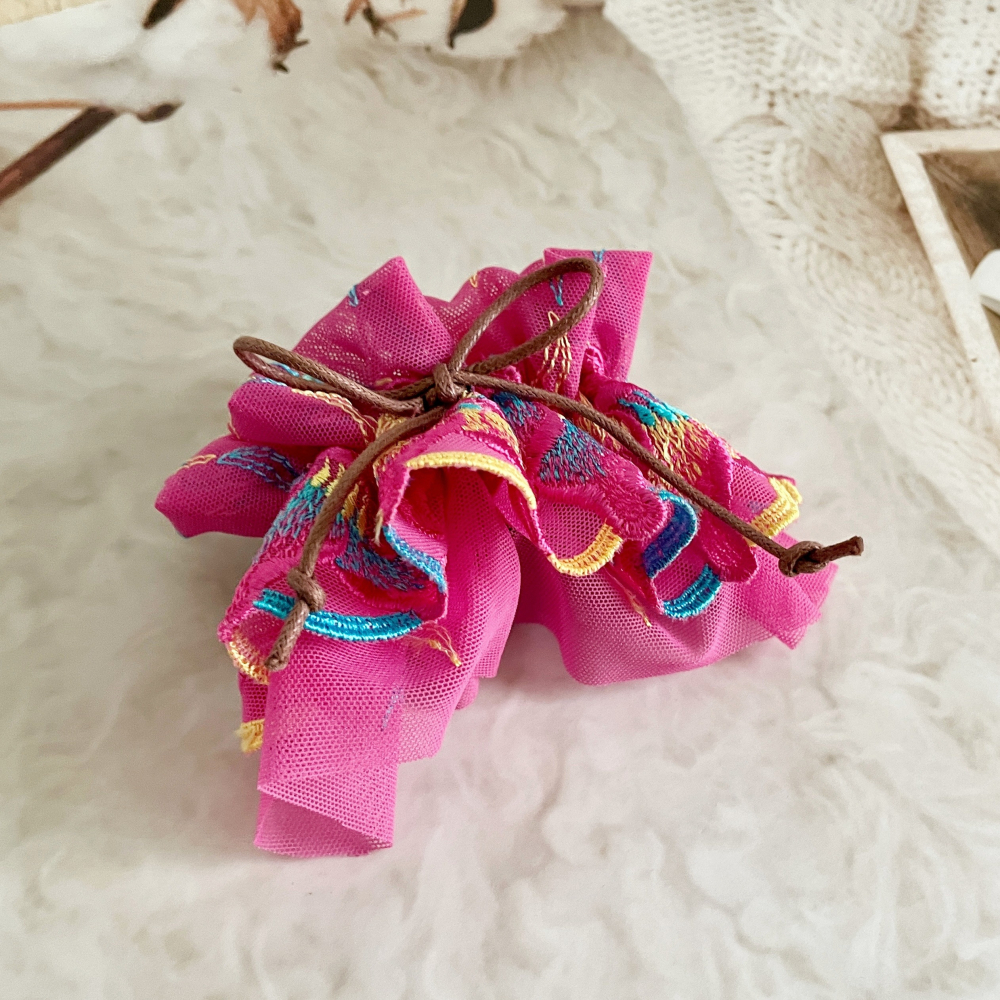 刺繡蕾絲皺褶髮夾/ 馬尾夾 編織髮插 馬尾插 髮叉 髮梳 邊夾 髮飾 壓夾 瀏海夾 彈簧夾 法國夾 法式夾 自動夾-細節圖5