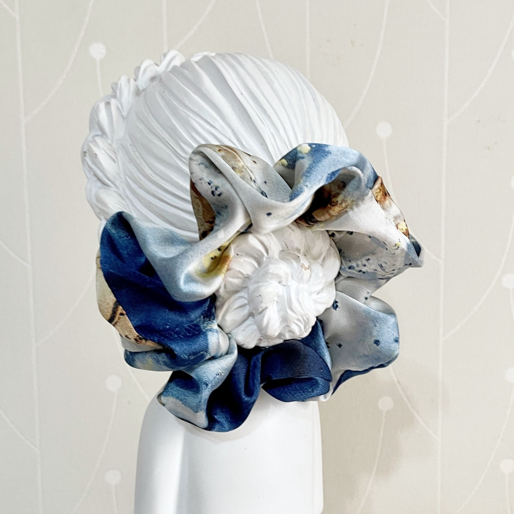 布藝大腸圈/ 緞面流沙髮圈 大腸髮圈 髮束 髮繩 髮飾 頭飾 禮物 生日 母親節 畢業禮盒 情人節 cos飾品-細節圖11