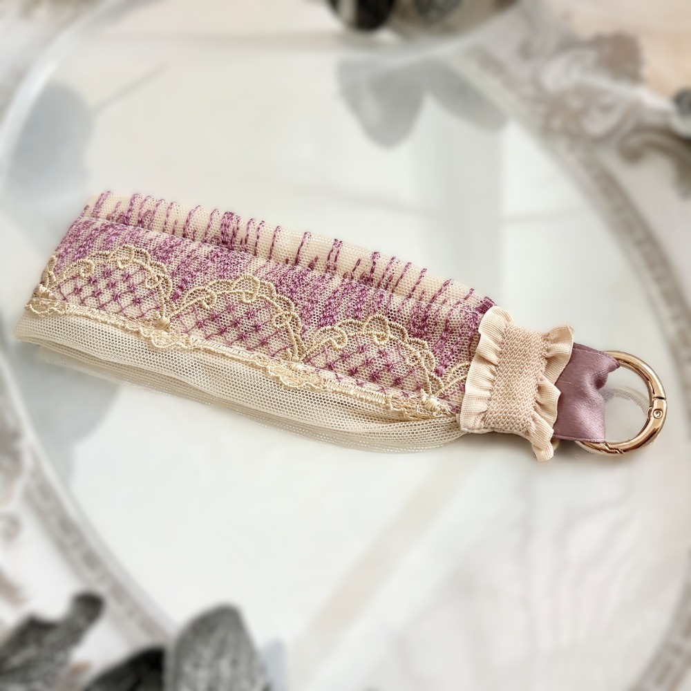 手機掛繩/ 復古蕾絲手機手腕帶 刺繡掛繩 手機背帶 手腕繩 手機繩 背繩 吊飾 票卡吊帶 掛繩-規格圖7