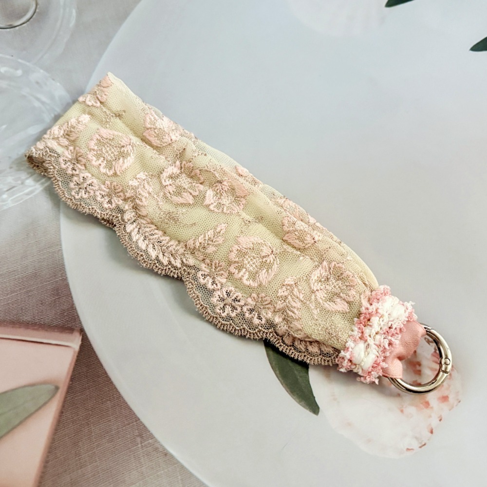 手機掛繩/ 復古蕾絲手機手腕帶 刺繡掛繩 手機背帶 手腕繩 手機繩 背繩 吊飾 票卡吊帶 掛繩-規格圖7