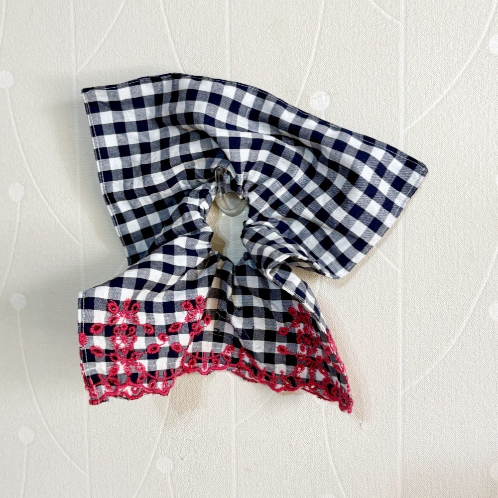 ＊哈娜髮飾＊方形大腸圈/ 方巾髮圈 刺繡蕾絲 格子腸圈 棉布大腸髮圈 髮束 髮繩 髮飾 頭飾 禮物 方型腸圈-細節圖3