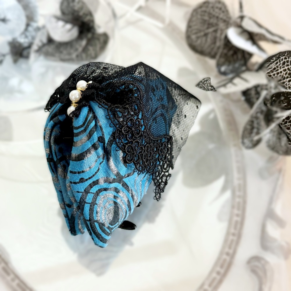 ＊哈娜髮飾＊英式刺繡蕾絲三角抓夾 / 鯊魚夾 馬尾 髮夾 包頭 公主頭 盤髮 頭飾 手工髮飾 獨家-細節圖4