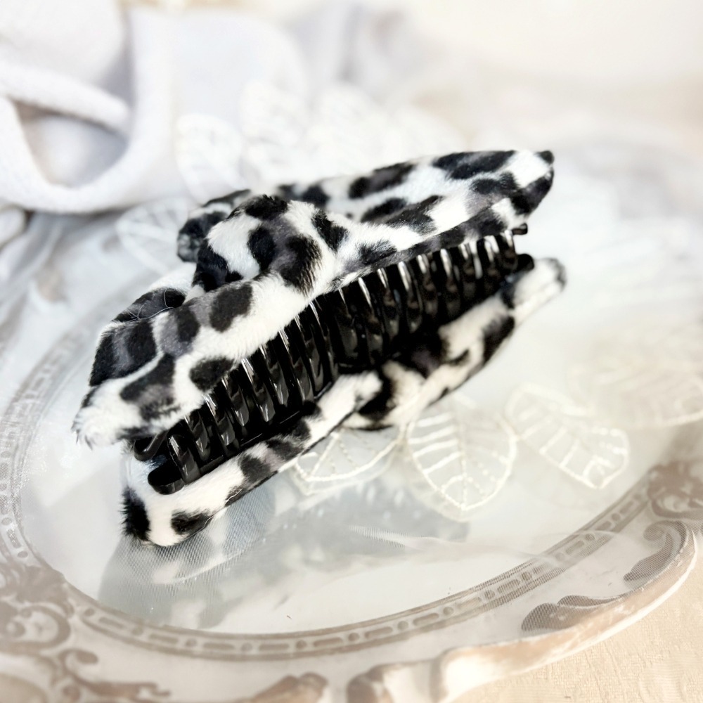 ＊哈娜髮飾＊毛絨豹紋三角抓夾 / 水餃大鯊魚夾 髮量多 馬尾 髮夾 包頭 公主頭 盤髮 頭飾 手工髮飾 獨家-細節圖4