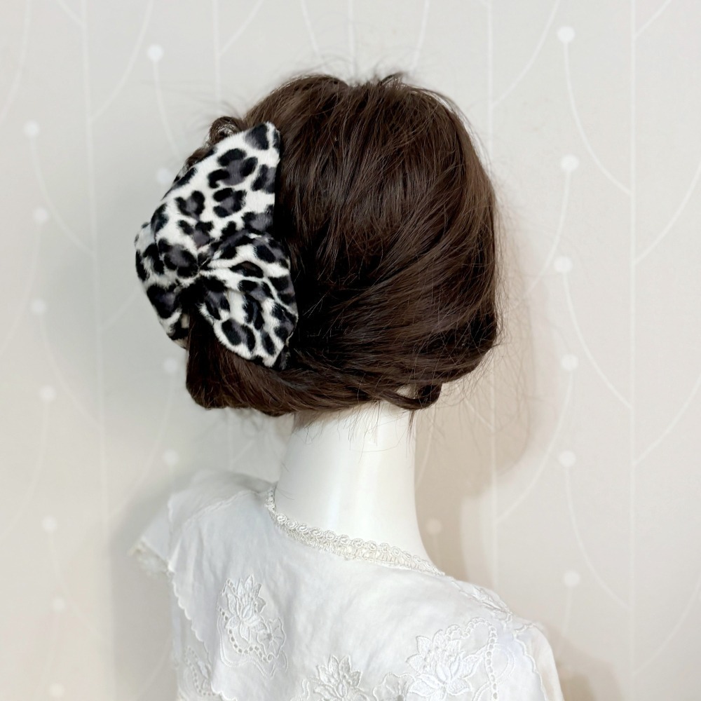 ＊哈娜髮飾＊毛絨豹紋三角抓夾 / 水餃大鯊魚夾 髮量多 馬尾 髮夾 包頭 公主頭 盤髮 頭飾 手工髮飾 獨家-細節圖5