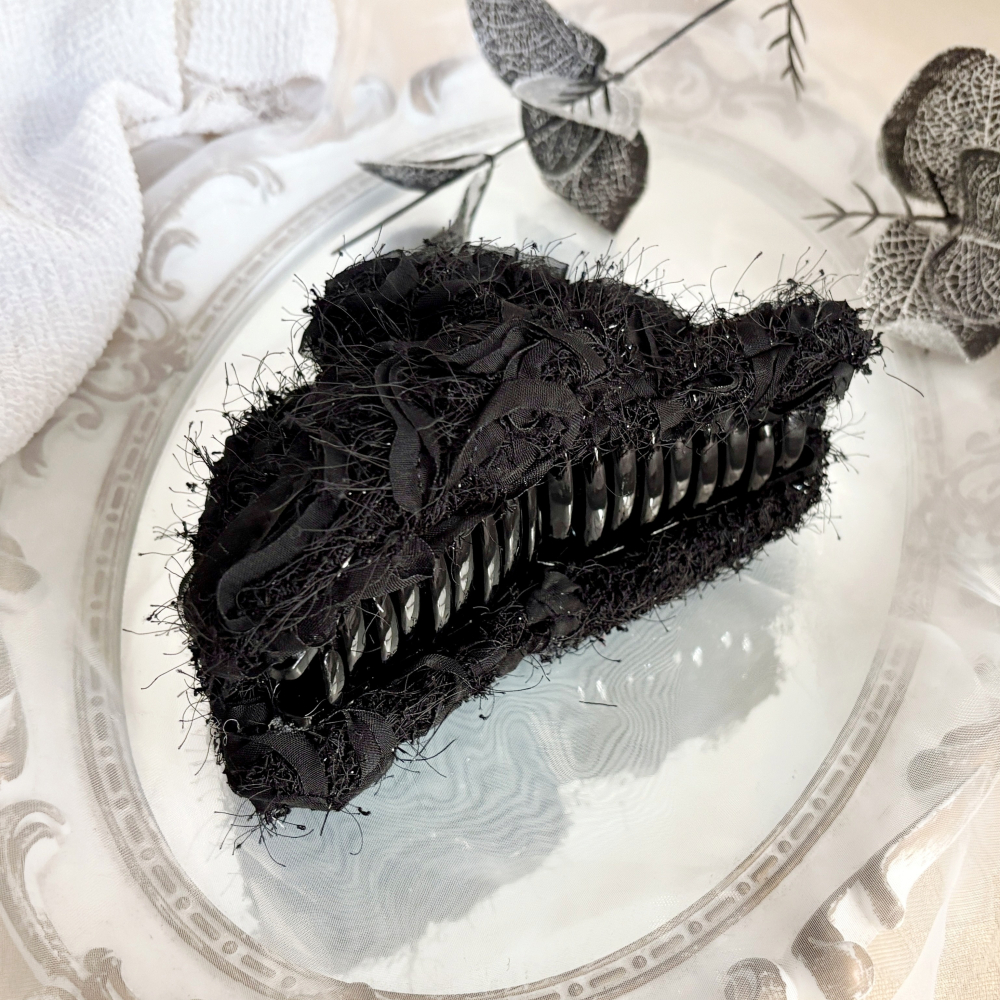 ＊哈娜髮飾＊三角抓夾 /水餃超大鯊魚夾 黑色小香 髮量多 馬尾 髮夾 包頭 公主頭 盤髮 頭飾 手工髮飾 獨家-細節圖3