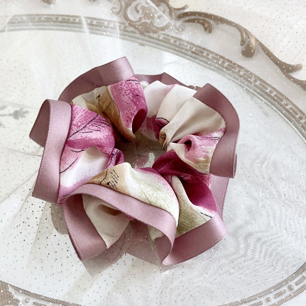 滾邊大腸圈/ 紫色髮圈 大腸髮圈 髮束 髮繩 髮飾 頭飾 禮物 髮量多 髮量少 手工-細節圖3