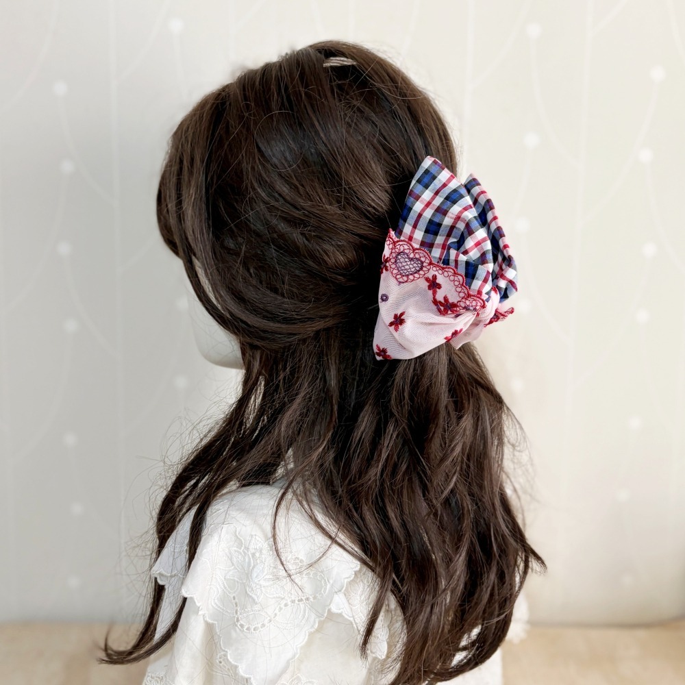 ＊哈娜髮飾＊英式刺繡蕾絲三角抓夾 / 鯊魚夾 馬尾 髮夾 包頭 公主頭 盤髮 頭飾 手工髮飾 獨家-細節圖2