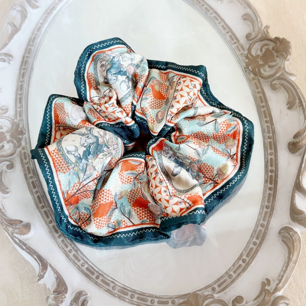 布藝大腸圈/ 絲巾質感 緞面童話風 髮圈 大腸髮圈 髮束 髮繩 髮飾 頭飾 禮物 髮量多 髮量少-細節圖3