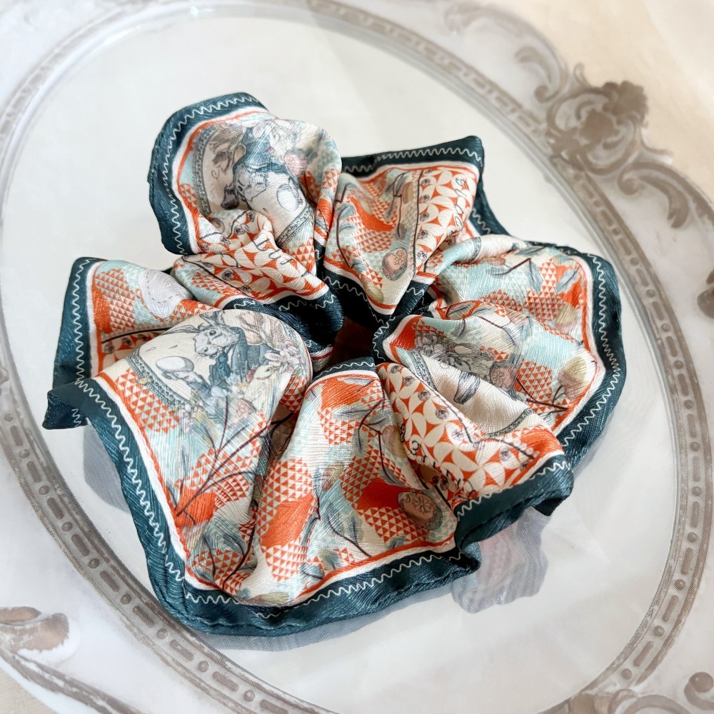 布藝大腸圈/ 絲巾質感 緞面童話風 髮圈 大腸髮圈 髮束 髮繩 髮飾 頭飾 禮物 髮量多 髮量少-細節圖4