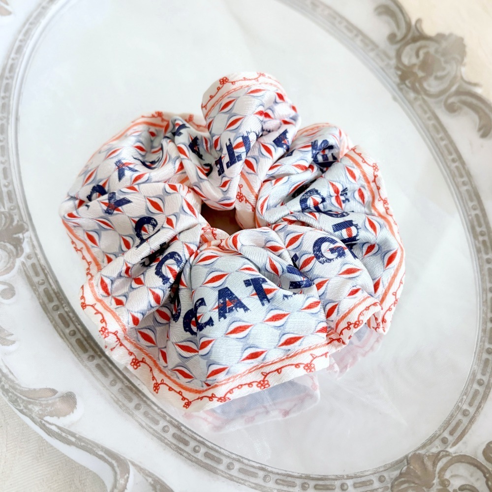 布藝大腸圈/ 絲巾質感 緞面貓咪樂園 髮圈 大腸髮圈 髮束 髮繩 髮飾 頭飾 禮物 髮量多 髮量少-細節圖2