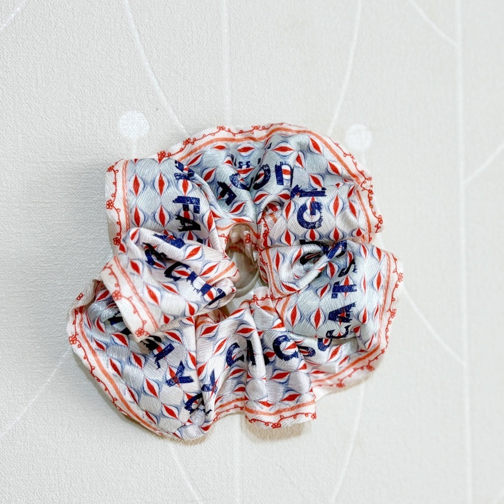 布藝大腸圈/ 絲巾質感 緞面貓咪樂園 髮圈 大腸髮圈 髮束 髮繩 髮飾 頭飾 禮物 髮量多 髮量少-細節圖4