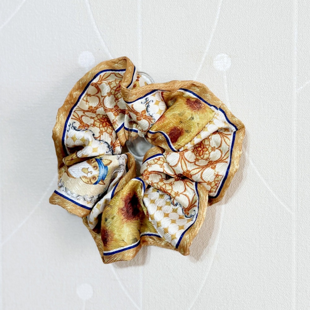 布藝大腸圈/ 絲巾質感 緞面向日葵貓咪 髮圈 大腸髮圈 髮束 髮繩 髮飾 頭飾 禮物 髮量多 髮量少-細節圖3