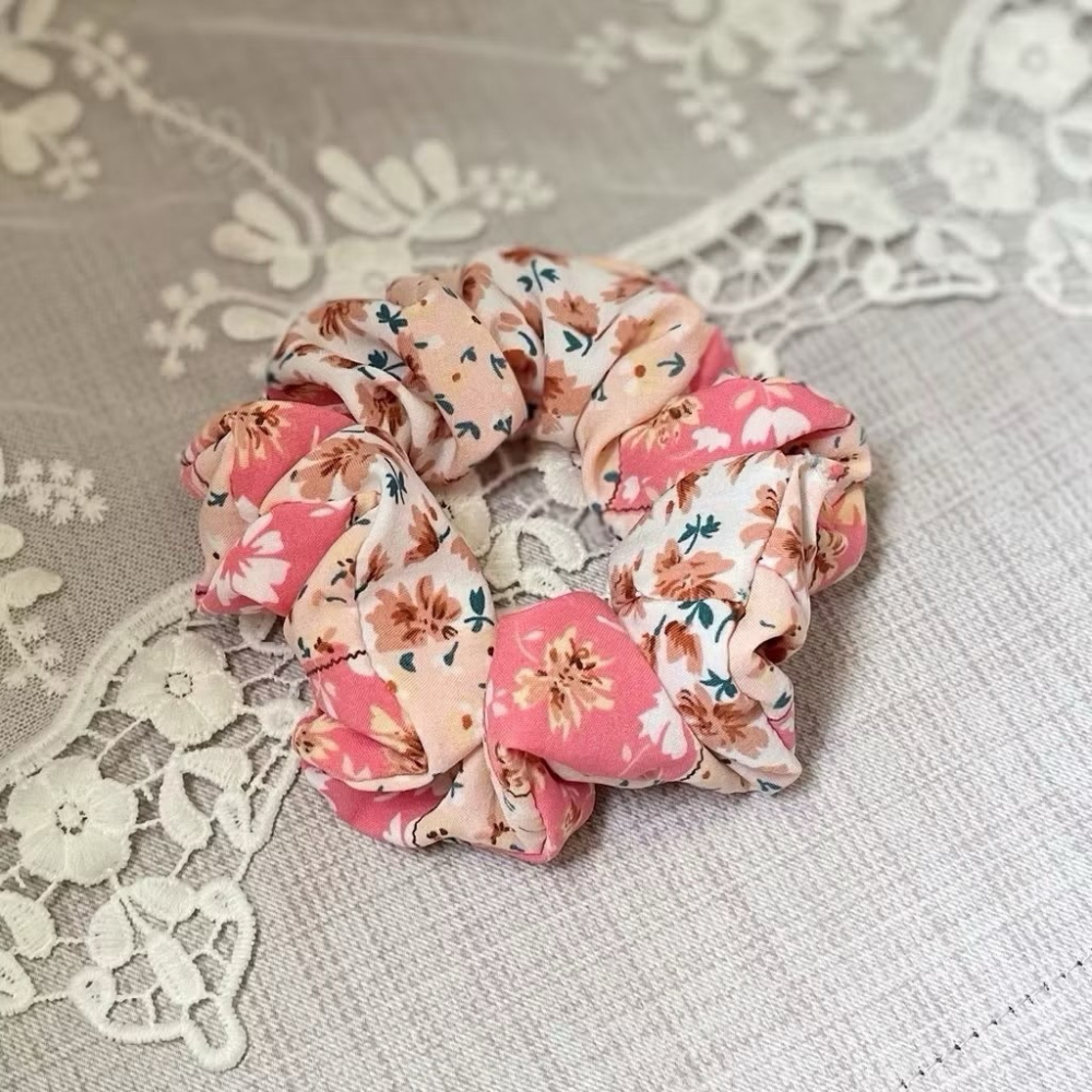 ＊哈娜髮飾＊布藝大腸圈 拼布風 髮圈 大腸髮圈 髮束 髮繩 髮飾 頭飾 禮物 髮量多 髮量少-細節圖5