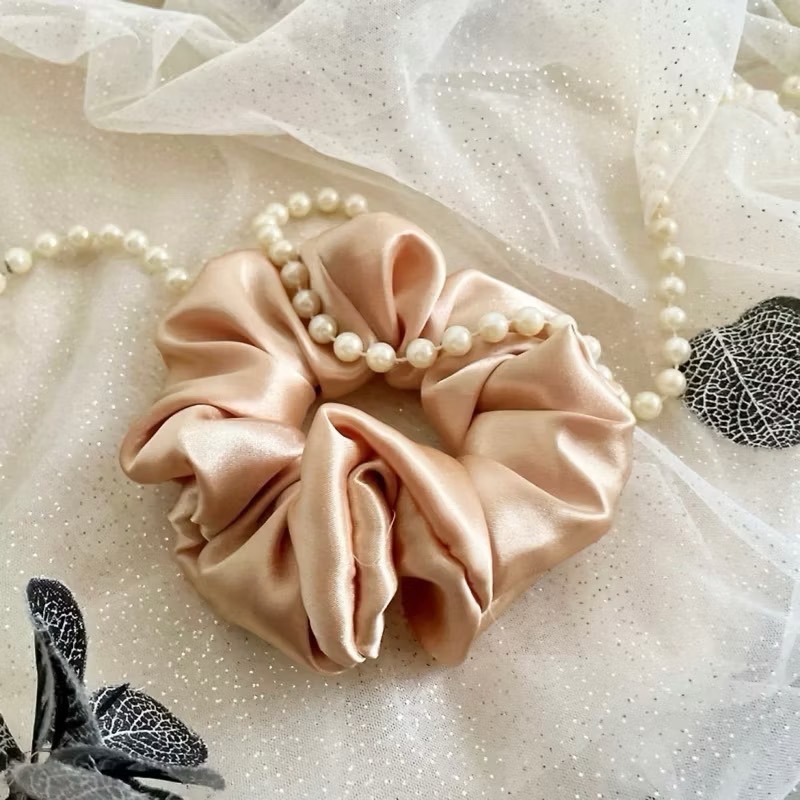 ＊哈娜髮飾＊布藝大腸圈 緞面 髮圈 大腸髮圈 髮束 髮繩 髮飾 頭飾 禮物 髮量多 髮量少-細節圖3