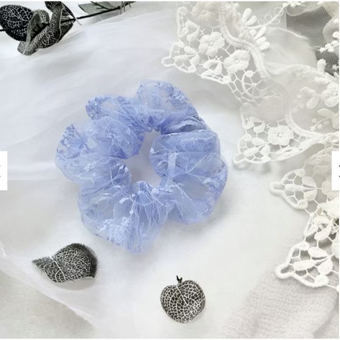 ＊哈娜髮飾＊布藝大腸圈 藍蕾絲 髮圈 大腸髮圈 髮束 髮繩 髮飾 頭飾 禮物 髮量多 髮量少-細節圖2