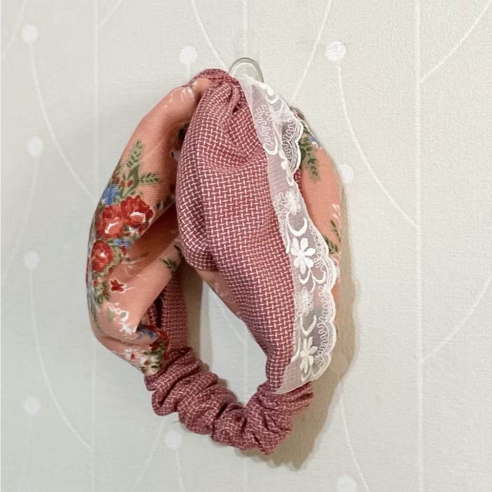 ＊哈娜髮飾＊超大交叉髮帶 刺繡花蕾絲 寬版 頭巾 頭飾 頭帶-細節圖2