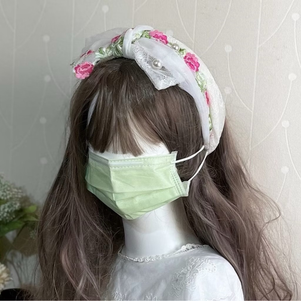 ＊哈娜髮飾＊多用綁帶髮帶 白蕾絲 蝴蝶結扭結交叉打結寬版 口罩減壓 髮束 髮圈 領巾 頭巾 頭飾 頭帶-細節圖3