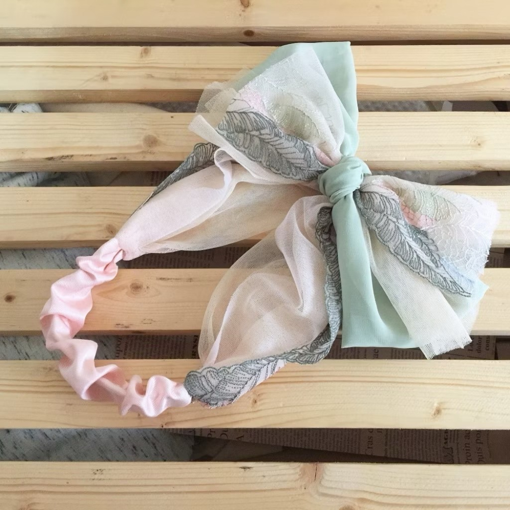 ＊哈娜髮飾＊大蝴蝶結髮帶 刺繡花蕾絲 寬版 頭巾 頭飾 頭帶 鬆緊帶髮帶～-細節圖2