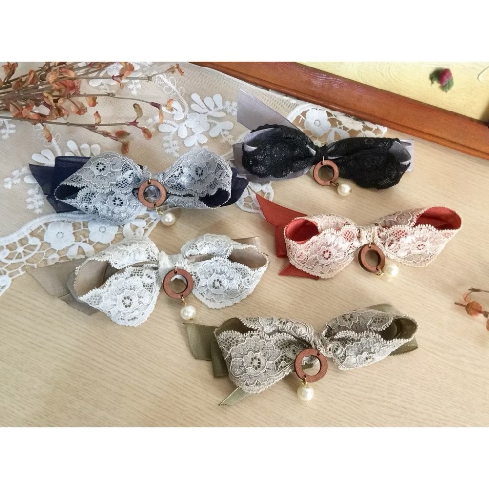 ＊哈娜髮飾＊手工立體蝴蝶結 蕾絲木飾 香蕉夾 相交夾 鯊魚夾 抓夾 邊夾 髮梳 髮叉 髮夾 壓夾 馬尾夾 彈簧夾-細節圖2
