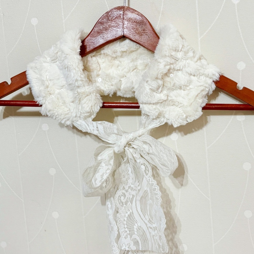 ＊哈娜髮飾＊長版綁帶髮帶 白色毛絨 蕾絲頭巾 綁帶寬版頭帶 毛線 日系寬邊圍脖 髮飾 頭飾 領巾-細節圖6