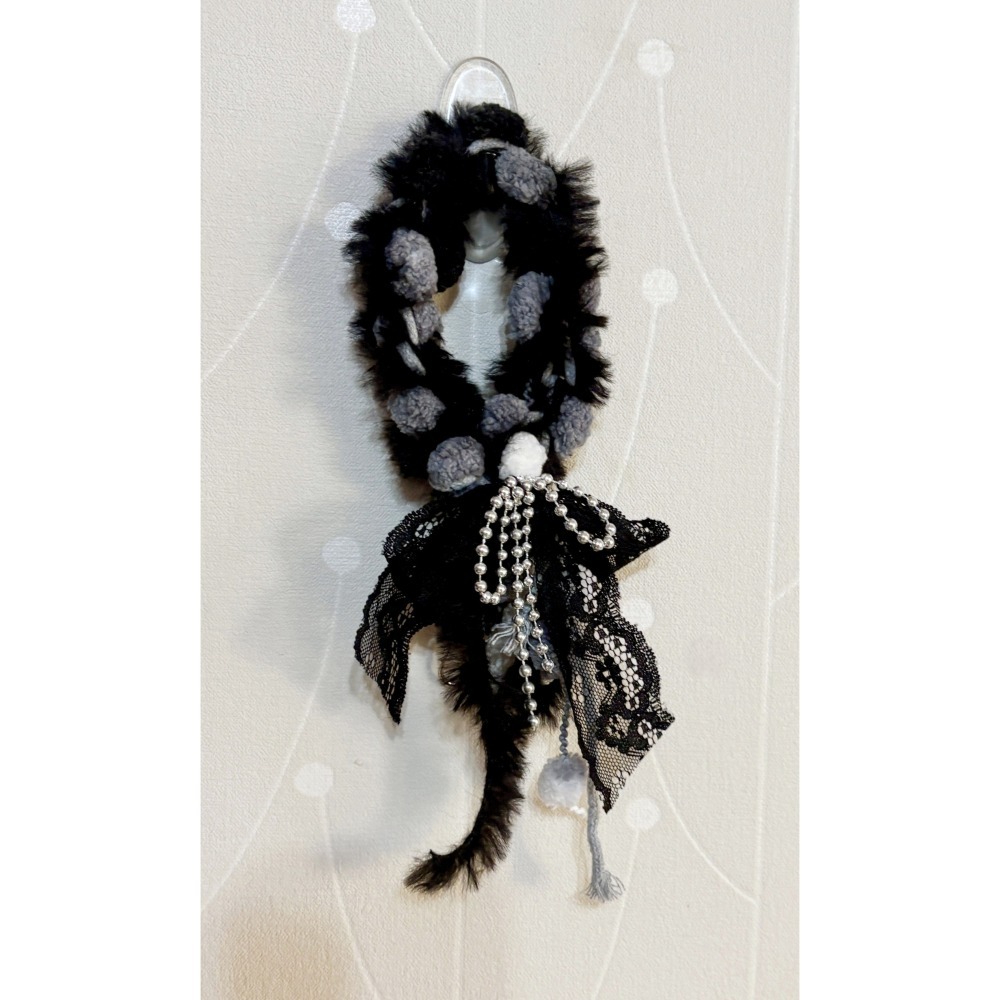＊哈娜髮飾＊手機掛繩 黑 蝴蝶結流蘇 毛線編織手腕帶 吊飾 包包吊飾 鑰匙圈 吊繩 手腕繩 手機墊片夾片 掛繩 手提-細節圖2