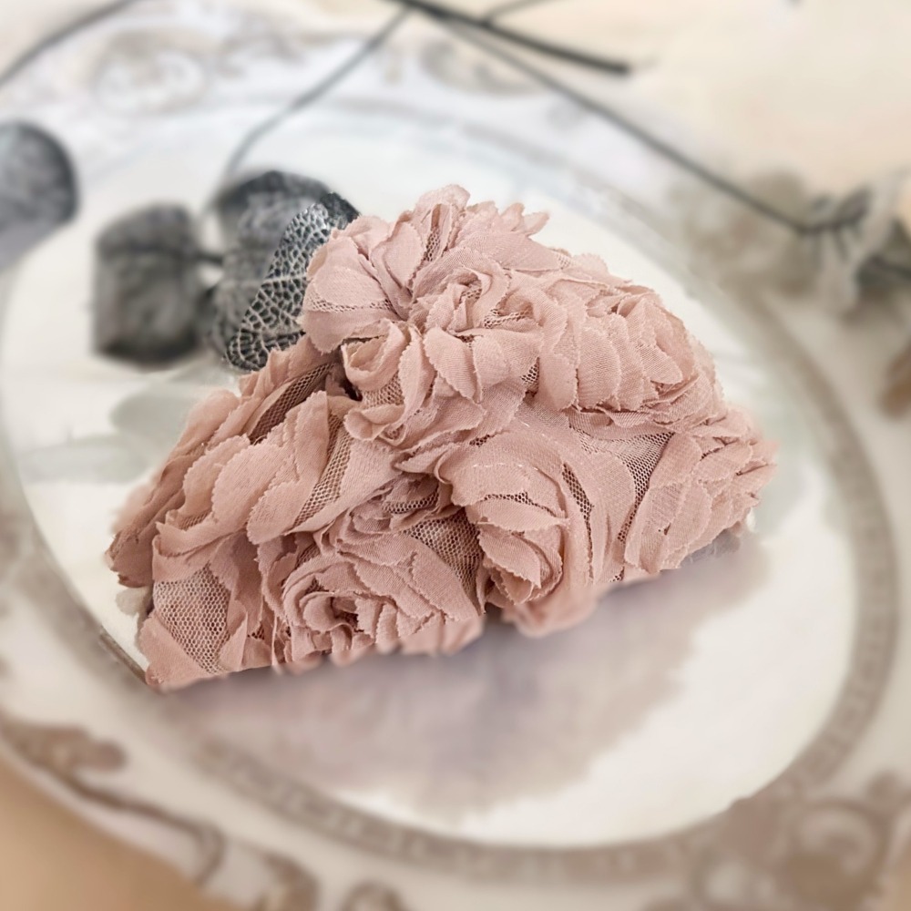 ＊哈娜髮飾＊三角抓夾 /水餃超大鯊魚夾 粉紅立體花 髮量多 馬尾 髮夾 包頭 公主頭 盤髮 頭飾 手工髮飾 獨家-細節圖2