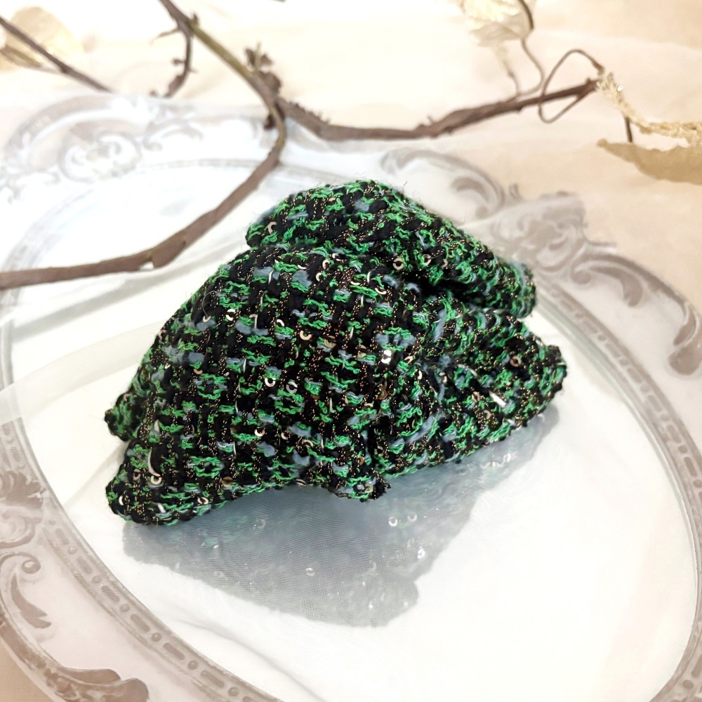 ＊哈娜髮飾＊三角抓夾 /水餃超大鯊魚夾 小香綠亮片 髮量多 馬尾 髮夾 包頭 公主頭 盤髮 頭飾 手工髮飾 獨家-細節圖4