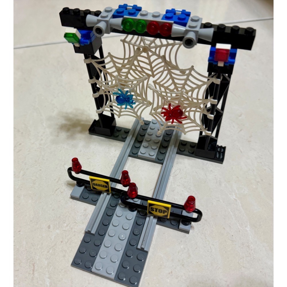 Lego 樂高 4855 蜘蛛人的列車救援 蜘蛛人-細節圖5