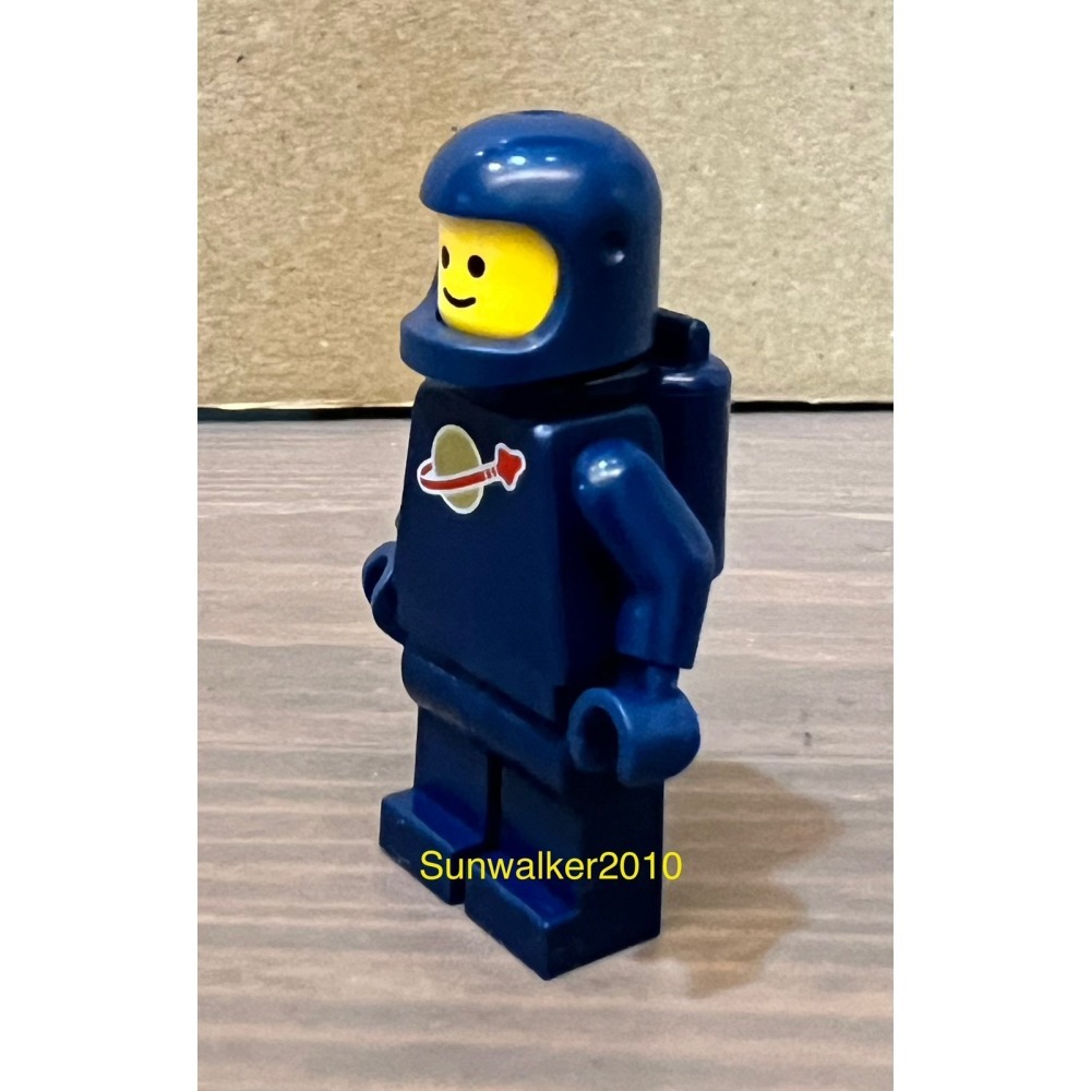 【積木2010】樂高 LEGO 深藍色 太空人 (含氧氣筒)-細節圖2