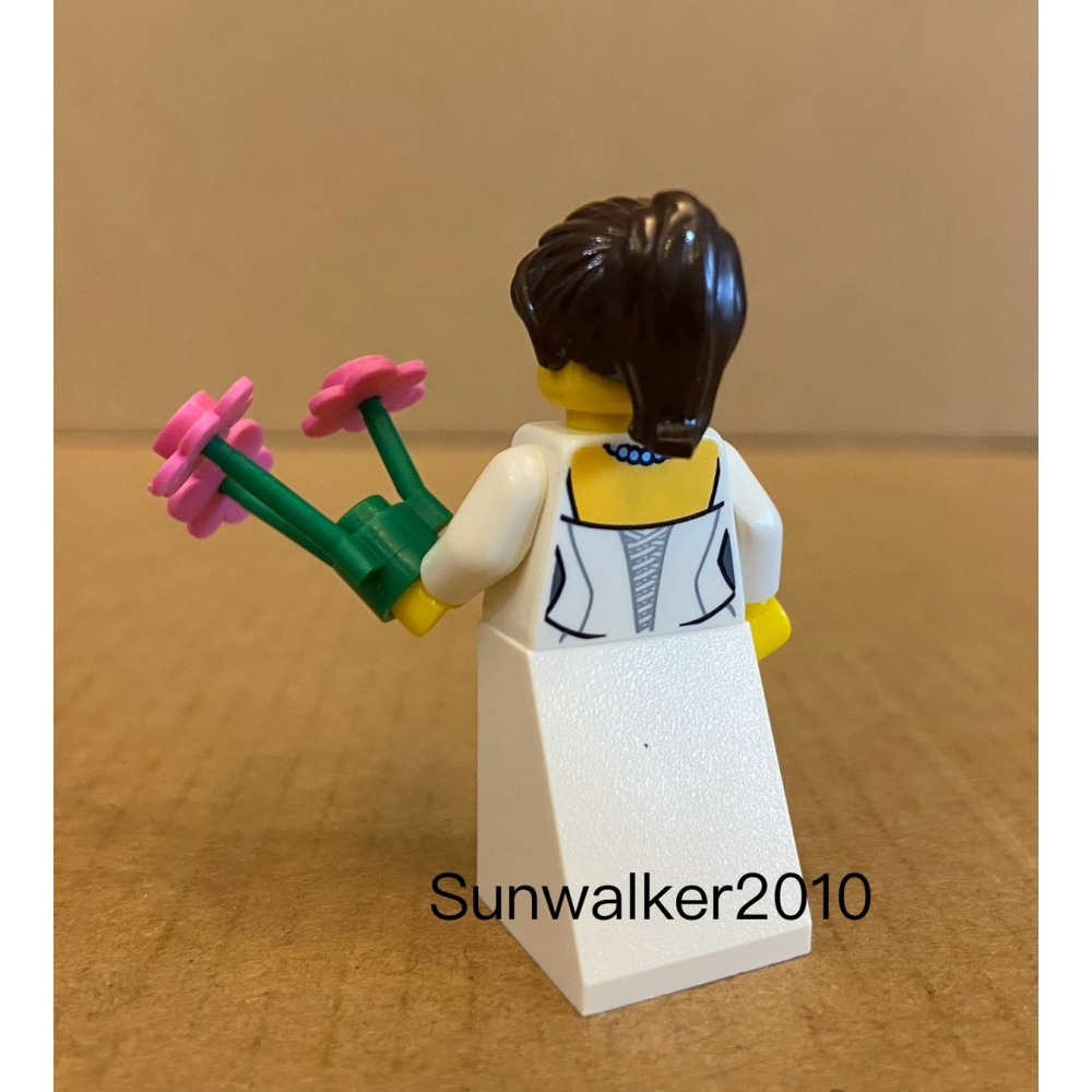 【積木2010】樂高 LEGO 新娘 人偶 / 含手中道具 / 10224 新娘身體-細節圖2
