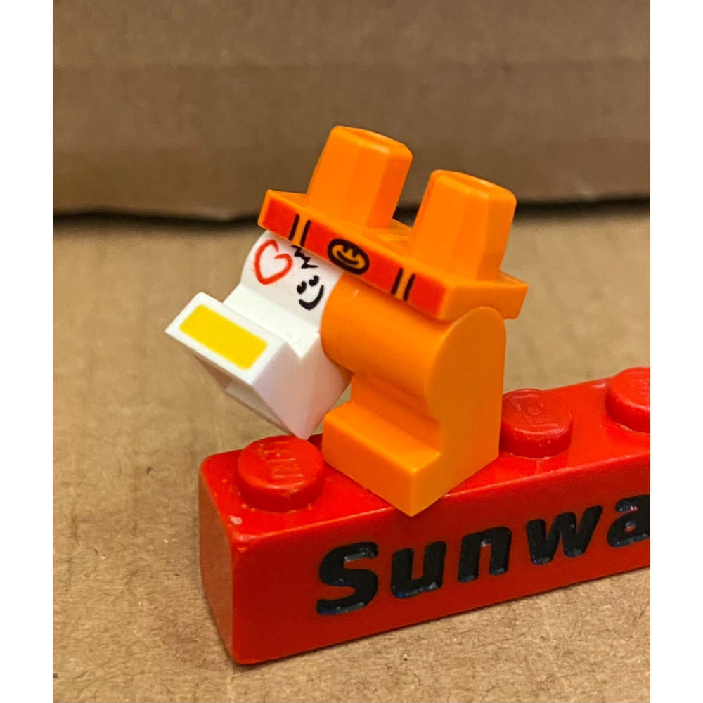 【積木2010】樂高 LEGO 右腳石膏 橘色 小孩雙腳 可彎曲 / 人偶 受傷腳 下半身 人偶腳 BAM-細節圖2