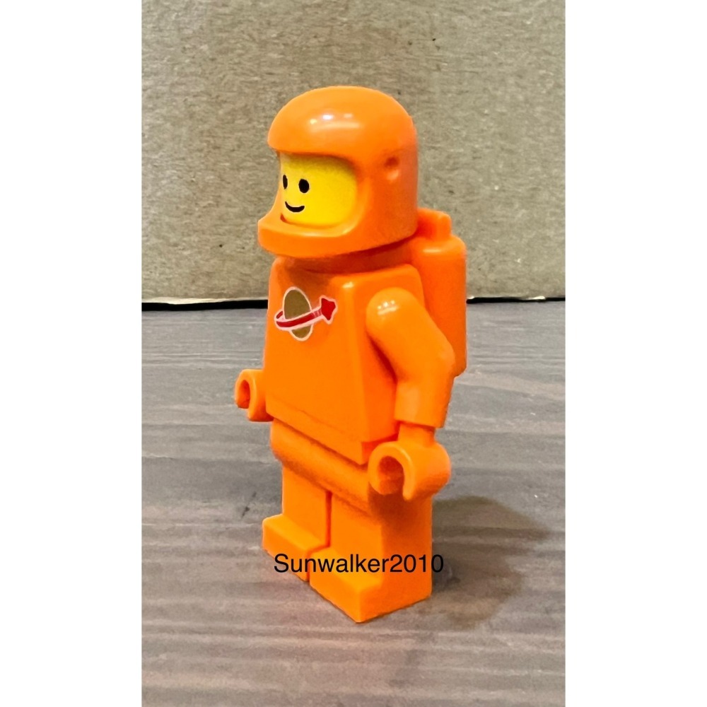 【積木2010】樂高 LEGO 橘色 太空人 (含氧氣筒)-細節圖3