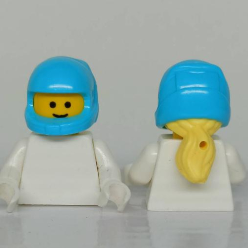 &lt;樂高人偶小舖&gt;正版樂高LEGO 帽子28 海洋藍安全帽 金黃色馬尾 可添加配件 人偶 配件 頭飾