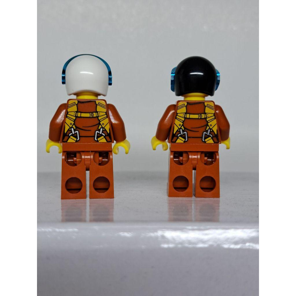 <樂高人偶小舖>正版LEGO 自選 A7 飛行員 面罩 駕駛員 飛官 捍衛戰士 頭盔 黑 白 紅-細節圖6