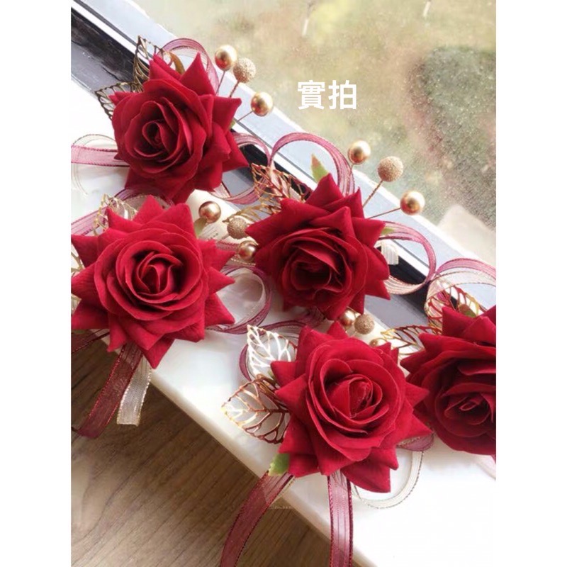 ‼️現貨‼️《實拍》主婚人限定款～歐式絨植金葉玫瑰花🌹結婚胸花～-細節圖4
